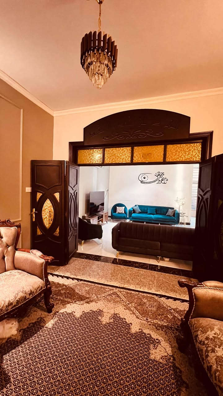 🏡 دار سكن للبيع 
 العنوان : ام الخيل الثالثه -- قرب مدرسة قطر الندى
📐 المساحة: 150 متر
↔️ الواجهة: 7.5 متر

🏠 الدار طابقين بناء كونكريت
✨ يحتوي على:
▪️ 3 غرف نوم
▪️ صالة
▪️ استقبال
▪️ مطبخ
▪️ مجمع صحي عدد 2

✅ تصميم مرتب ومناسب للعوائل
✅ موقع هادئ وسكن ممتاز
المراجعة 
     ♦️♦️♦️مجموعة باسم الشمري♦️♦️♦️
      ♦️♦️للاستثمار والتطوير العقاري♦️♦️
الفرع الاول/بغداد،القادسية،قرب مجمع الوزراء
الفرع الثاني/الديوانية،الجزائر ،الشارع الخدمي،مقابل تقاطع أم الخيل
للأستفسار الاتصال على📲
قسم المبيعات 📠
***********📱
***********📱 
📲 حمّل تطبيق باسم الشمّري العقاري الآن من Google Play:
👉 [https://play.google.com/store/apps/details?id=com.basemShamry.app](https://play.google.com/store/apps/details?id=com.basemShamry.app)
🍏 قريبًا على App Store
