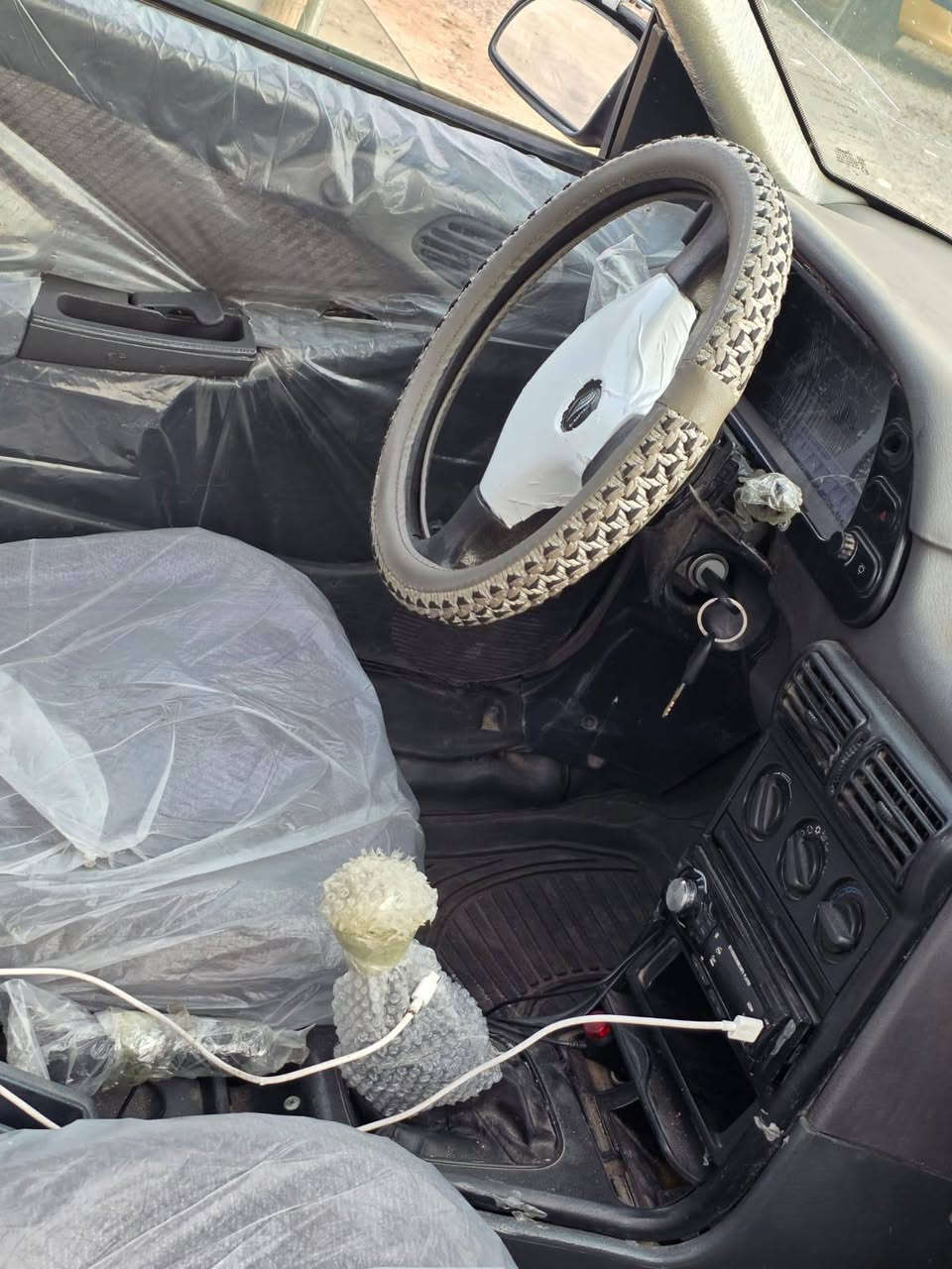 سلام عليكم ورحمة الله وبركاته للبيع اسبرو سياره تعمير جديد مثل ما موضح بل صوره وانظف بعد من صوره لون سمنتي
تحويل مباشر كبل عقد مروري سعر 30 وبيه مجال مكاني كربلاء
***********
