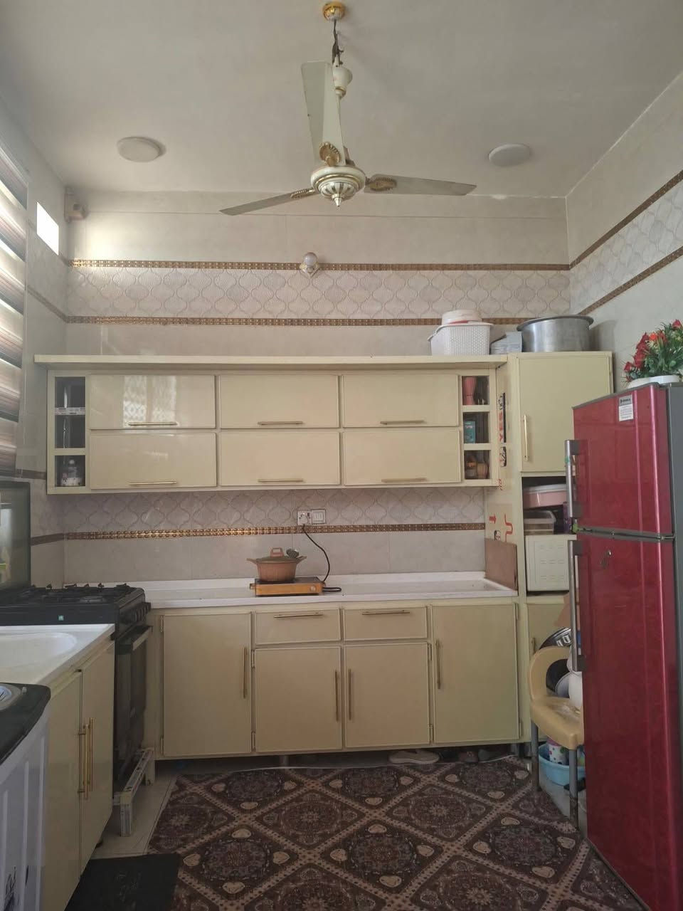 بيت للبيع طابو
مساحة البيت ١٠٠م 
الموقع: شارع ٣٠ باتجاه طريق المشاية
رقم العقار :٣٧٩
بناء حديث ٢٣

🏠 المواصفات:
 • طابق واحد 
 • غرفتين
 • استقبال
 • مطبخ
 • صحيات
 للاستفسار ومعرفة التفاصيل مراسلة او اتصل واتساب :
📞 ***********
📞 ***********
