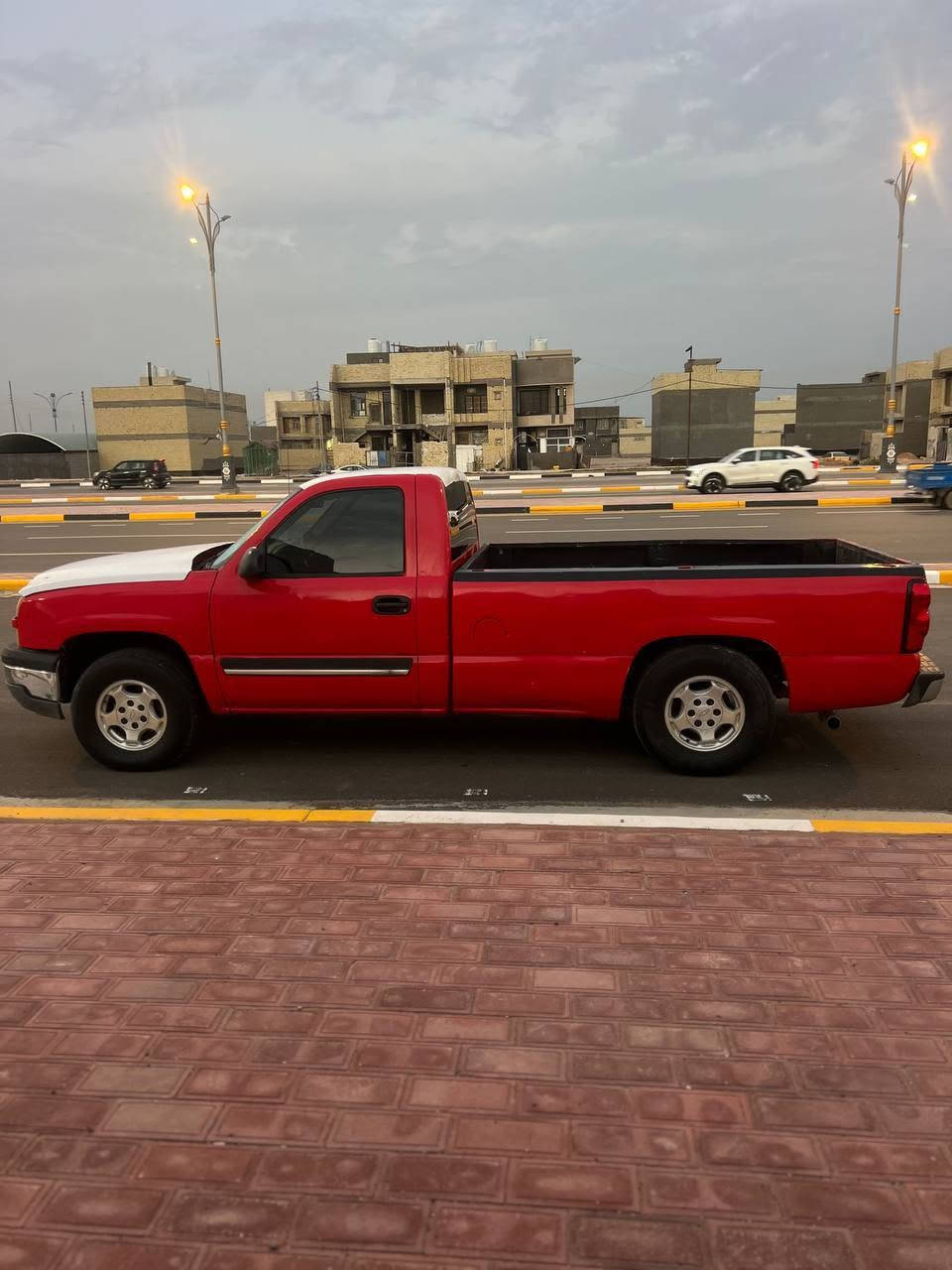 السلام عليكم  شفر ليت سلفرادو للبيع او مراوس سياره مال مزاد مزاد بيها كتاب وبيها وكاله سياره تترقم والارقام مفتوحة يعني بس تاخذها تمشي المعاملة
سياره جاهزه وجديده واي نقص مابيها مكينه كير اكسن كله جديد مكينه 5300 نثيه 6 براغي فور ويل وشغال تخم تاير دواخل كلش نضيفه سياره مصروف عليها  تبريد ثلج 🥶 تدفئه شغال باتري جديد دبل كزوز  كهربائيات كلها شغاله سياره ماشيه ١٢٠ الف وقابل لزياده 
مكان السياره كربلاء 
السعر. 65 وبها مجال بسيط 
رقم الهاتف ///***********
