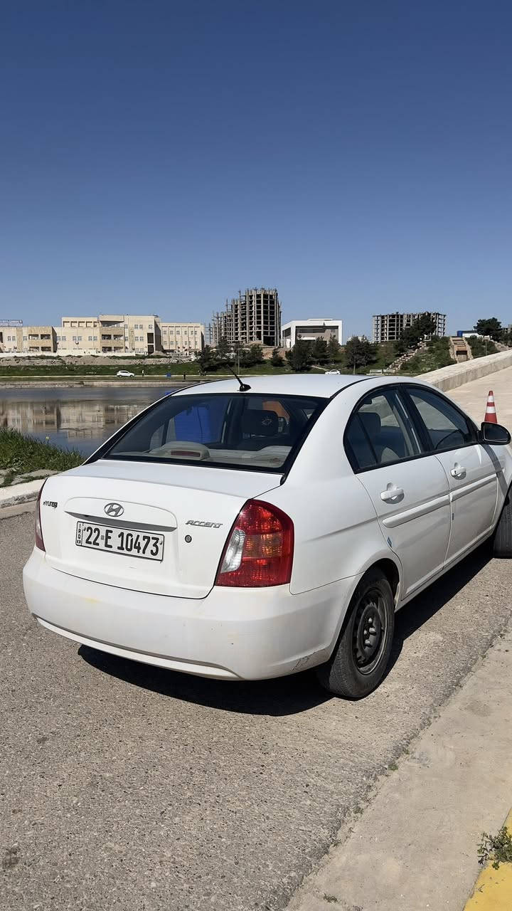 السلام عليكم اكسنت دبدوب للبيع 2009 
السيارة فول مواصفات فتحة سقف ومواصفات الاكسنت المعروفة رقم اربيل جديد ماشية 175 الف حقيقي 
بيها ضرر جاملغ خلفي يم قبغ البانزين وبخ نص الصندوق يعني كلير فقط بل صندوق
السعر 104 وبيها مجال 
للتواصل***********
