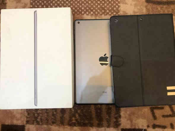 سلام عليكم ايباد 9 جديد ذاكرة 64،، للبيع استخدام 3 اشهر 
مكفول من شخوط استخدام شخصي ✅

ملحقات 
1-كارتونة
2- حافظه حماية 
3-لصقة شاشة 

سعر 250 الف وبيه مجال للشراي 
عنواني بغداد-الشعب -حي المهندسين 
رقم الهاتف *********** واتساب
