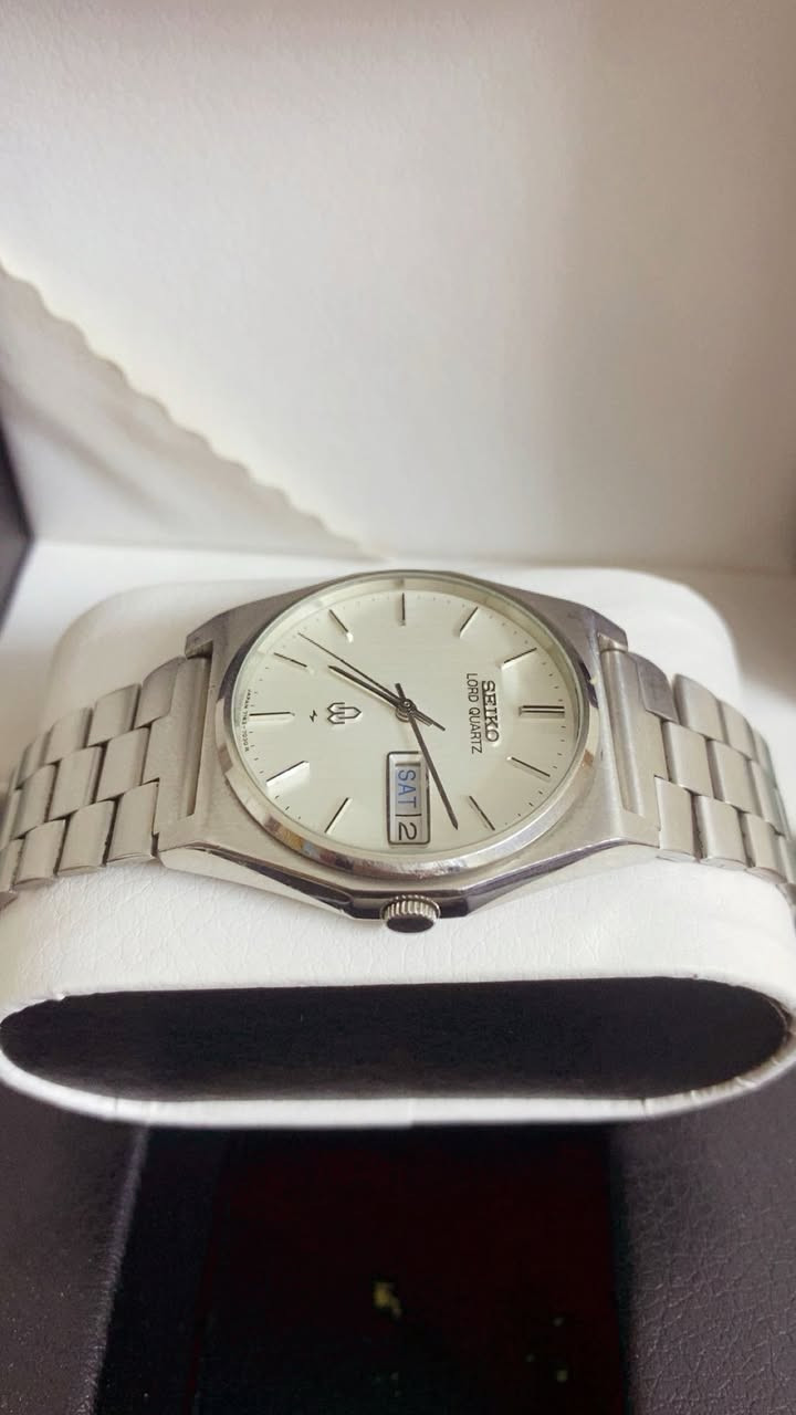 السلام عليكم
ساعه من ماركة سايكو فنتج أصلي 
المواصفات 
ماكنه كوارتز بطاريه دائره كهربائيه كامله 
تاريخ يومي وسبوعي نضافه تامه 
ساعه بلاديه بلكامل قطر 36 من دون لدكمه
السعر 125 الف


**إذا كنت صاحب هذا الإعلان وتريد حذفه لأي سبب، رجاءا أرسل رسالة إلى الدعم الفني**