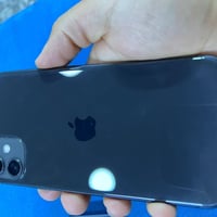 ا إيفون ١١ عادي   الجهاز نضيف ما امبدل بي شي وتر ضد المي   الذاكره ٦٤ ...