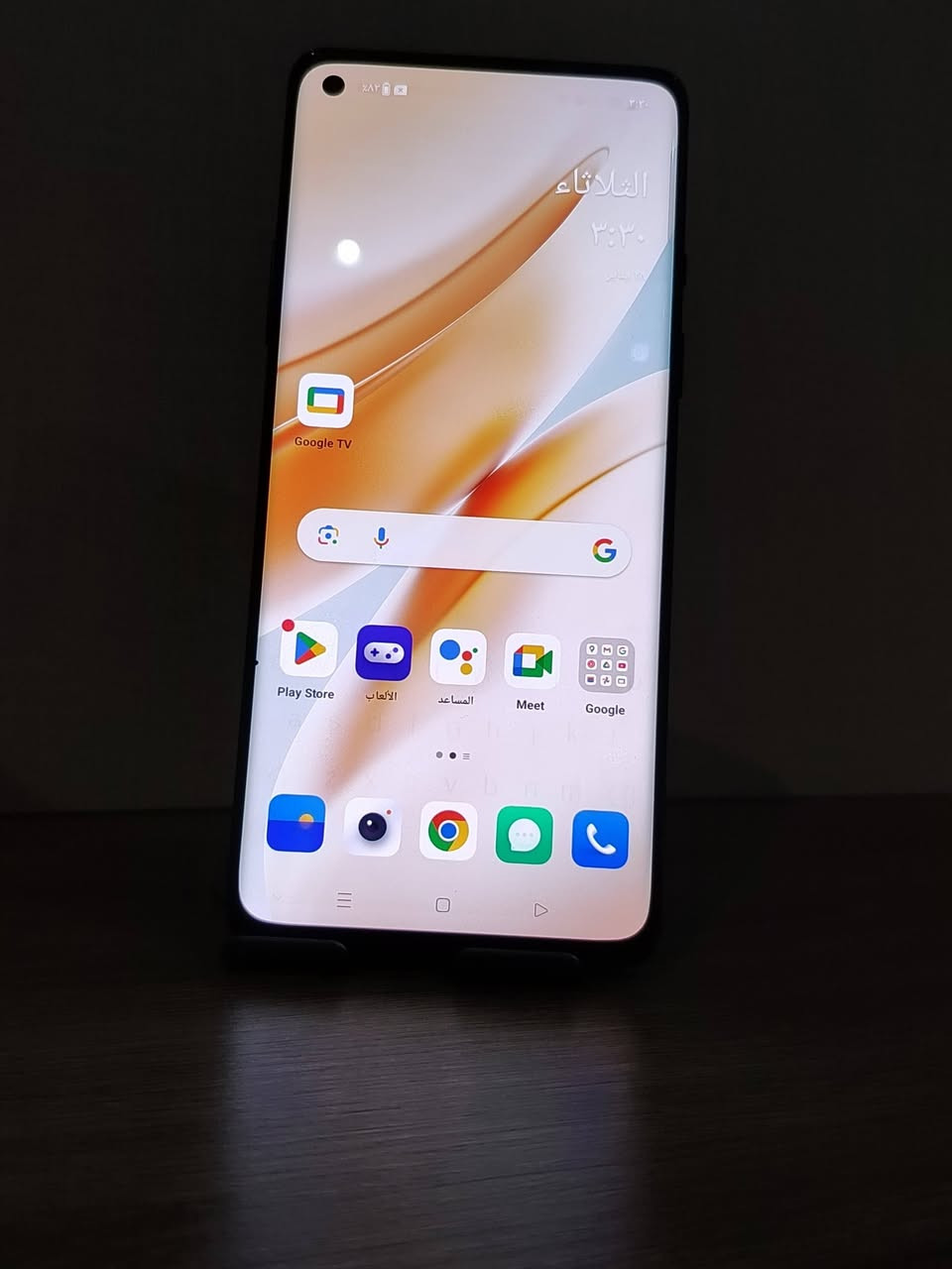 : هاتف OnePlus 7 Pro في 2026
يعتبر هذا الهاتف أحد الأجهزة الأيقونية التي قدمتها شركة وان بلس، وما زال يمتلك تصميماً ساحراً بفضل شاشته الكاملة بدون أي ثقب أو نوتش.

​🛠️ المواصفات الرئيسية:

​الشاشة: شاشة كاملة Fluid AMOLED بحجم 6.67 بوصة، وبدقة تبلغ QHD+.

​معدل التحديث: يدعم 90Hz (سلاسة ممتازة في التصفح).

​الكاميرا الأمامية: كاميرا مخفية تظهر بمحرك (Pop-up) بدقة 16 ميجابكسل.

​المعالج: Snapdragon 855 (معالج رائد من جيل 2019).

​الألعاب (ببجي): يدعم خيار 90 فريم داخل اللعبة 

​👍 المميزات (ليه تشتريه؟)

​شاشة كاملة حقيقية: تجربة خرافية في مشاهدة الفيديوهات والألعاب بدون أي حواف أو ثقوب تزعج العين.

​خامات ممتازة: ظهر زجاجي مع إطار من الألمنيوم يعطيك شعور الهواتف الرائدة الفخمة.

​سعر اقتصادي جداً: للحصول على شاشة بهذه الدقة والألوان حالياً، ستحتاج لدفع مبالغ أعلى بكثير في الهواتف الجديدة.

سعره 220 وبي مجال رقم ***********
