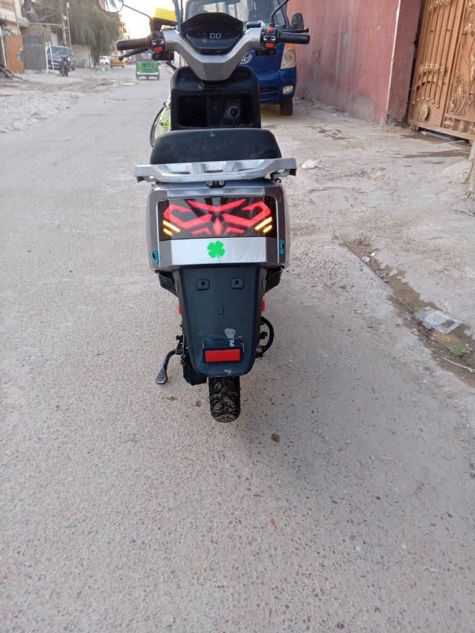 السلام عليكم دراجه شحن ام عيون ملف 2000 درجة  نضيفه  6بطاريات ام بي ثري بس نقص عقل اشاير بريكات شغال سعر 430 بي مجال وصل موجود ***********واتس
