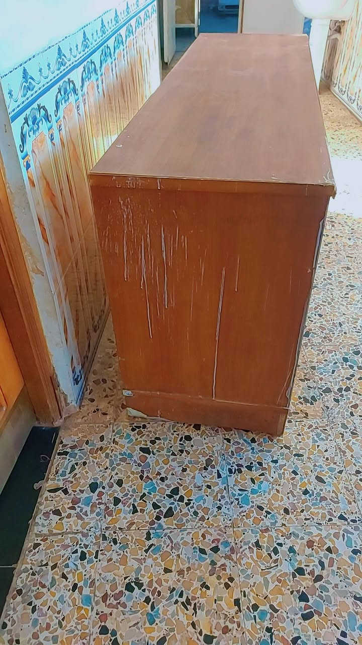 بوفيه مترين نظيفه جدا صاج اصلي خشب ثكيل ٧٠. الف للإستفسار الاتصال على الرقم ***********حي الحكيم
