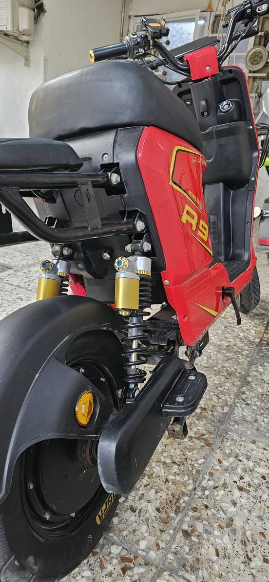 سلام وعليكم
للبيع دراجة شحن R9
فول مواصفات موديل 2025
5 بطارية استخدام شهر 
سرعة 109 تمشيك 55 كيلو متر
نظام P بارك نظام R رجوع للخلف
بلوتوث منفذ شحن 
اشارة يمنى يسرى دبل اشارة
دهن بريد دبل غاز
 السعر 425 وبيه مجال مكان بغداد حي العامل الرقم ***********
