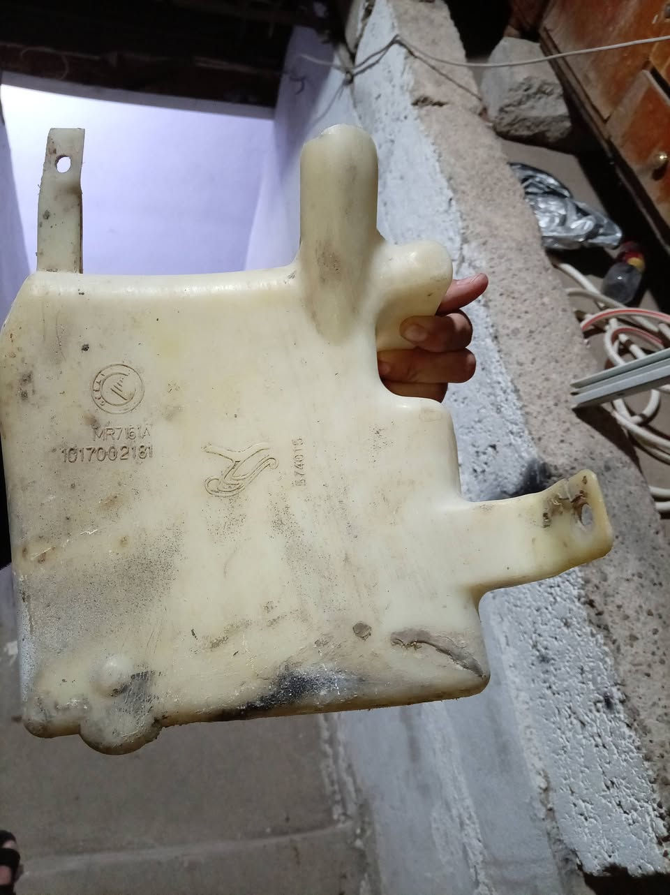 استيرن كامل ب 60
بور ب35
بطاين ب 10 ماطور ماسحات ب 10 
مراية يمين كهرب بيها كسر ب 10
دبة ماء ماسحات ب 8 الاف اتصال *********** موصل كرامة
