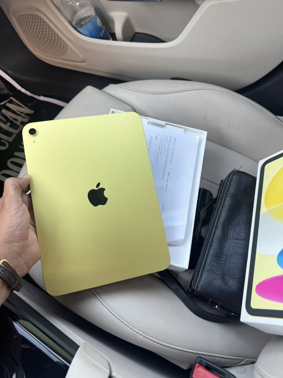 ايباد 11 -A16 ذاكره 128 بطاريه 91 كامل ملحقات حتى وصل الشراء موجود نظيف وعلى الفحص للمراوس بأيفون او للبيع 400 وبي مجال 
***********
