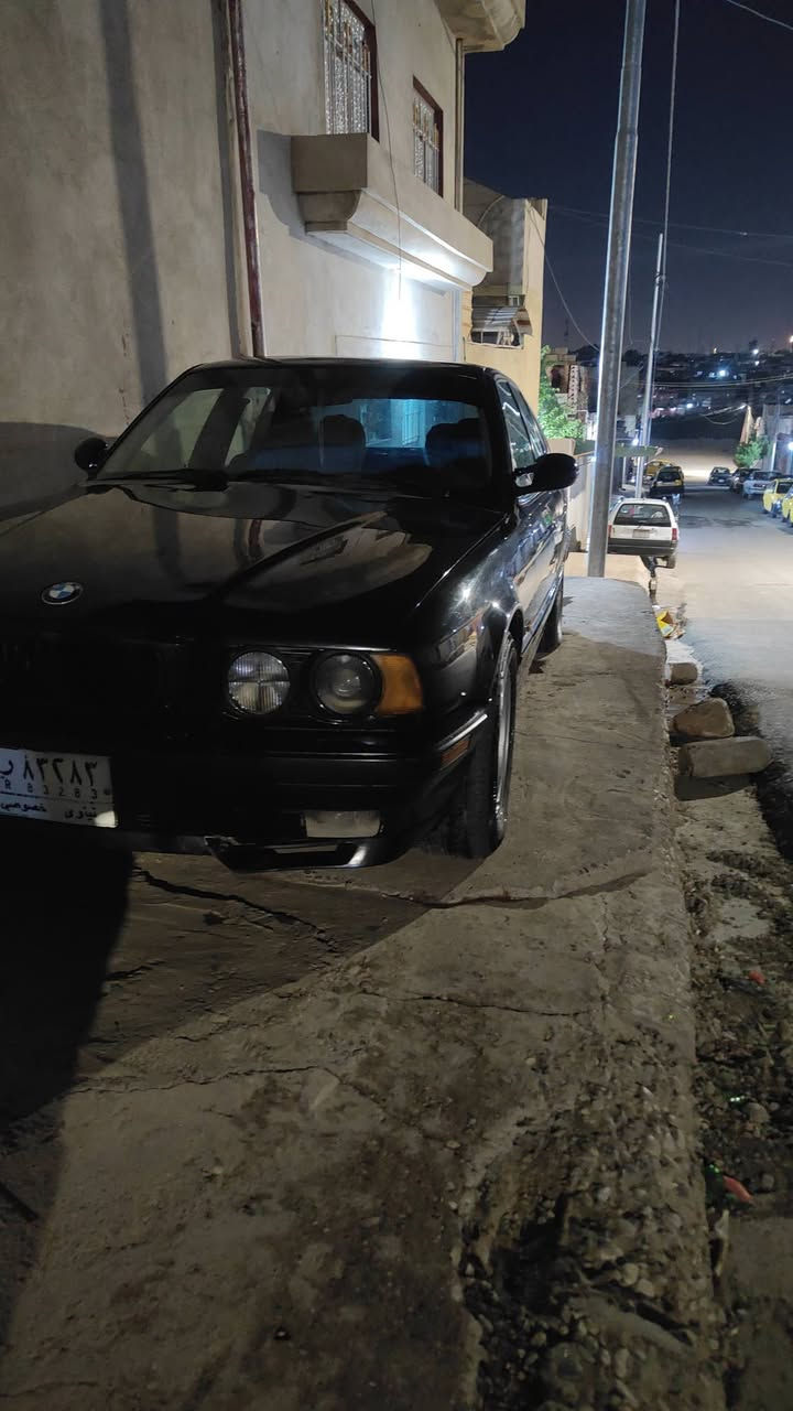 بي ام دبليو للبيع موديل 1990 كابون بنزين بيها سعر65وبيهامجال مكينة مسكرحجم 2500 تبريد شغال جامات كهرب قفل مركزي رقمي ***********
