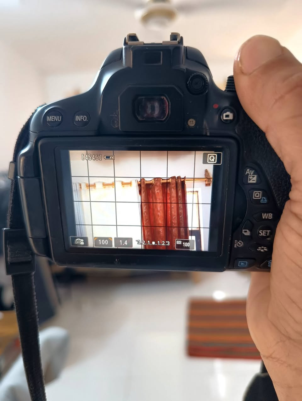 كانون 700d كامل ملحقات
عدسه 18-55
فلاش خارجي 
بطاريات 2 
شاحنه 
س350 وبيها مجال للشراي


**إذا كنت صاحب هذا الإعلان وتريد حذفه لأي سبب، رجاءا أرسل رسالة إلى الدعم الفني**