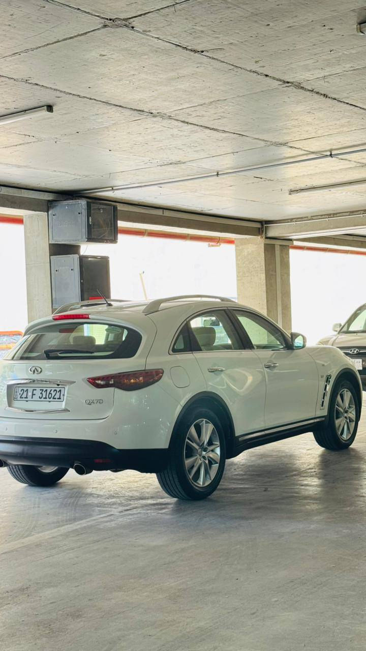 سلام عليكم انفنتي QX702016  خليجي مكفولة كفالة عامة السيارة جديدة وضع شركة حتى الصدر مال شركة ماشية 100 رقم سليمانية دولي مكان السيارة بغداد  السعر 21500 دولار وبيها مجال الاستفسار ***********
