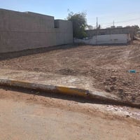 قطعة ارض للبيع ترهم نص منها واترهم كلها  مساحه 300 مربع جبها 15م ونزال...