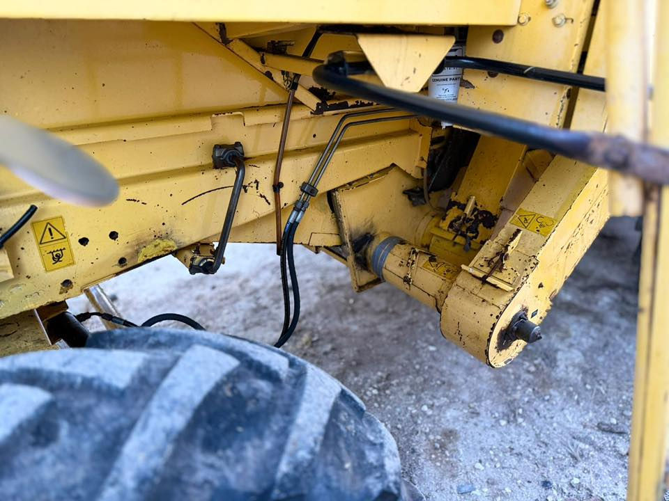 السلام عليكم شباب للبيع حاصده نيهولند موديل 2005.  اوربيه فول مواصفات محرك عل عله وضع الشركه. رقم وسنويه وكاله بسمي.   ***********.      ***********.   مكاني بغداد المحموديه سريع الدولي.
