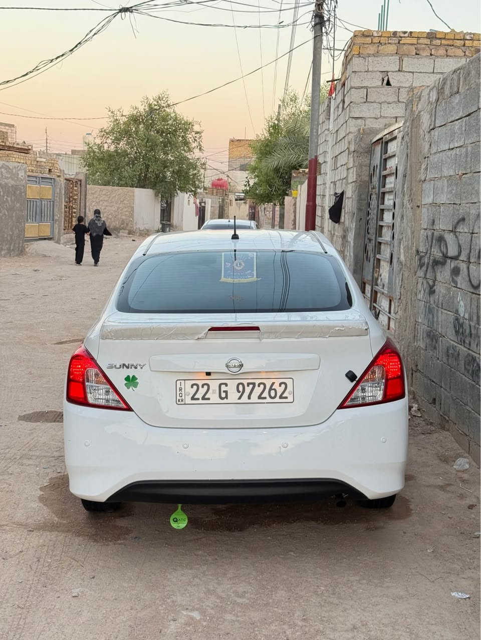 السلام عليكم للبيع نيسان صني موديل ٢٠٢٥  
  
سعر ١١٧ورقه 💸وبيها مجال للشراي 

كفاله عامه عدا هاي طخه صغيره مبينه بلصوره والباقي كفاله هامه من كلشي مكاني بلنجف بلكوفه جاهزه مكينه كير حداديه تبريد تخم تاير 
سياره فول مواصفات اشاير بلمري تحكم ستيرن شاشه وكامره تبريد خلفي اربع جام كهرباء ⚡️ كلش حلوه ومال جناي بعدها عل وضع شركه منضومه زنون عالي ناصي اصليه 
دوشمه ارضيه جاهزه للاخير 
عنوان النجف الكوفه شارع المطار يم شركه هونداي 
*********** النجف, العراق
