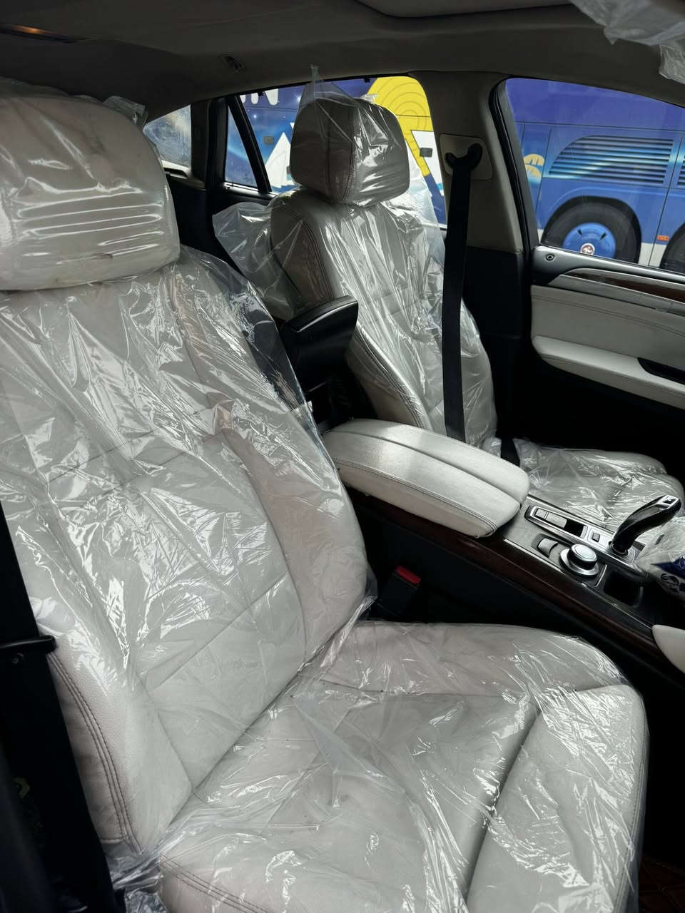 BMW.  X6 موديل (2008)للبيع خليجيه وكاله العروش بيه نص جاملغ امامي وباب الصدر مبدل سياره حلوه مكانه كوت 
السعر (135) 
الاتصال(***********)
