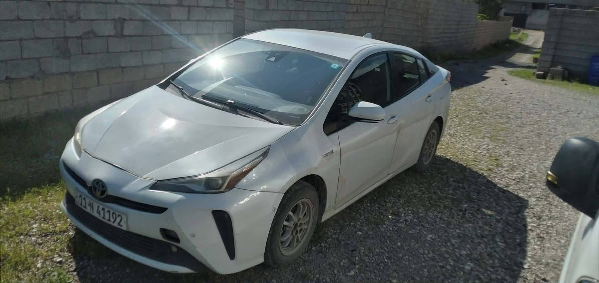 سلام عليكم  بريوس موديل 2021 رقم  بغداد جديد محولة هزه جديده 
سياره ضرر بونيد فقط 
السعر  145وبيها مجال ترهم اذا مقدمة زينة كيفل  مكاني ناحية الزاب  الهاتف  ***********
