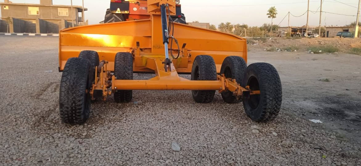 مكينه للبيع حجم 1880 منفيس مكفول عام كير محرك ااكسن شركه شرط معه ليزر عمل ٣ ونص متر تصل ***********
