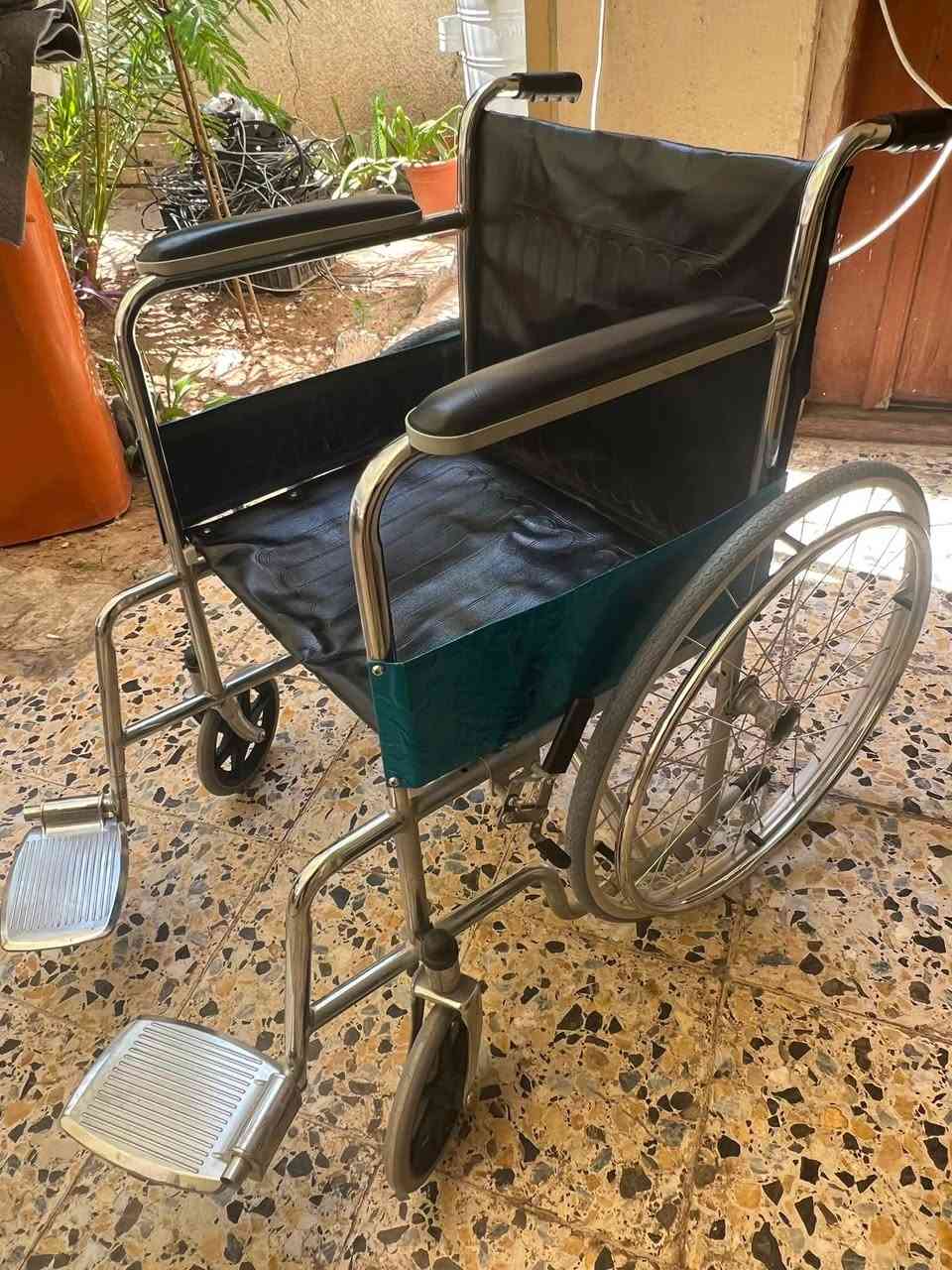 سلام عليكم عندي كرسي. ذوي الاحتياجات الخاصة مستعمل  نظيف سلستيل يطبك. اي عيب مابي. ماكني بغداد. سعره خمسين الف. المراسله على والتساب ***********
