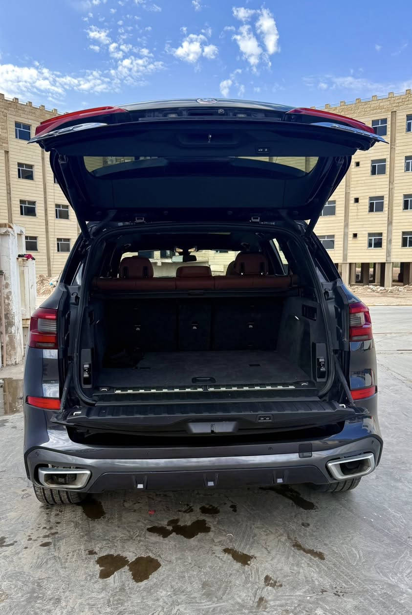 Bmw X5 للبيع
موديل 2023 

ماشيه 26 الف فقط 

رقم بغداد دولي باسمي تحويل ثاني يوم

3 انظمة قيادة (هابرد , بانزين, كهرباء)

السياره فول مواصفات بانوراما جكات وتحكمات ونقطه عمياء وكاميرا 360 درجة تدفئة كشنات وستيرن وهواي مواصفات 

السياره مسويلها تبديل دهن وفلاتر قبل 2000 كيلو تقريباً ومسويلها نانو سيراميك قبل شهر 

والسياره كامله مابيها ولا شخط ولا اي نقص 

حادثها بسيط كلش بالجنطه الخلفيه بدون ايرباك ولا شواصي وصورة الحادث موجوده بالصور 

السعر 440 

اي استفسار 

*********** 

مكان السياره الكوت
