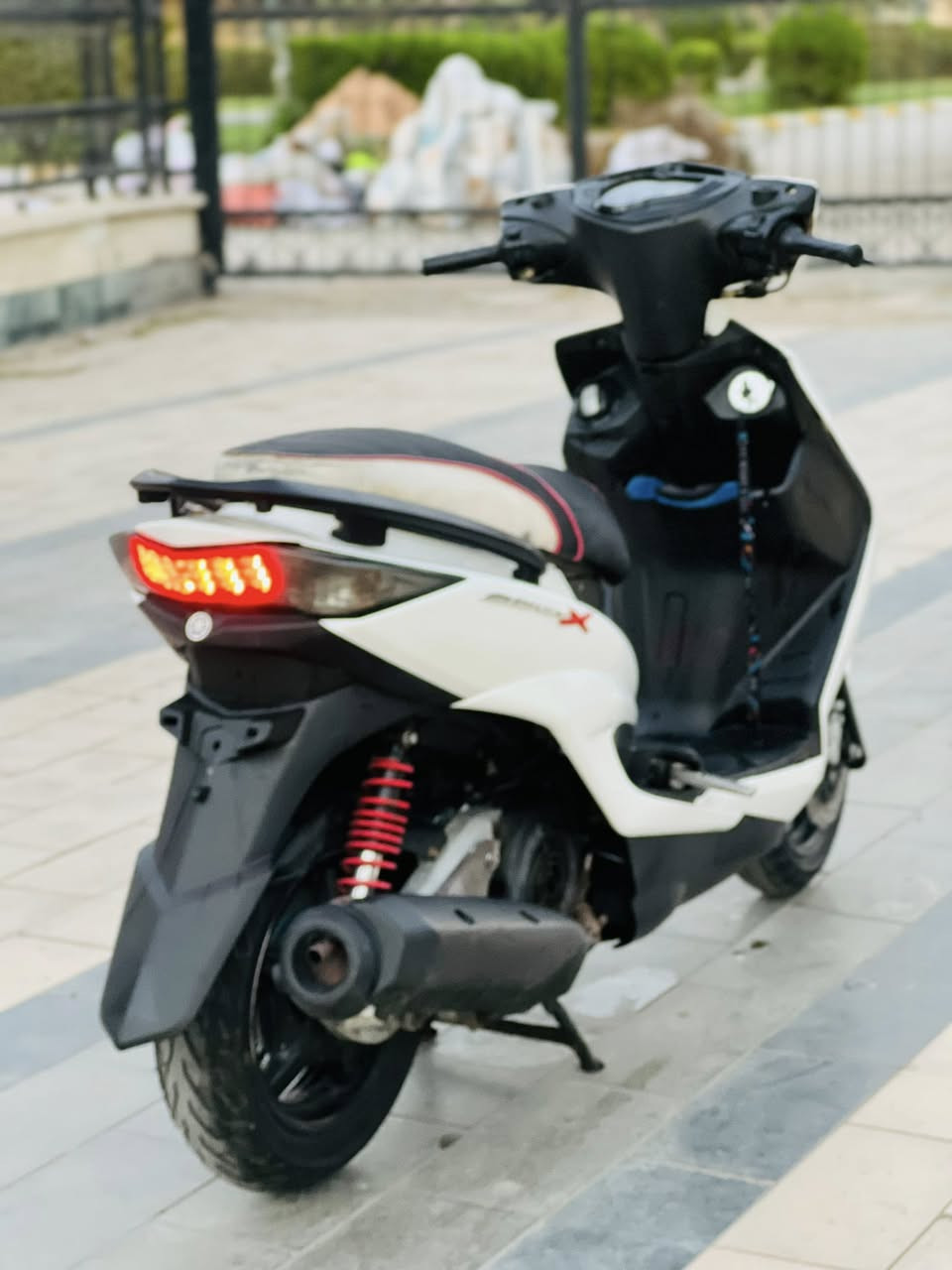 سلام عليكم. سكنس  لد حديث ياباني قبق نفخ ستان كهربائي نوزل خطين فول مكفوله كفاله. عامه. برغي ممفتوح. بيه جيب عشرين فيتر وإياك اذ برغي مفتوح بيه تاخذه وتروح. شلعه  معدل فول. كهربائيات كله شغاله ماشيه 18 بعده.  رمبه السعر 950 العنوان بغداد الكرخ الهاتف *********** اتصل وبيك خير ودلل
