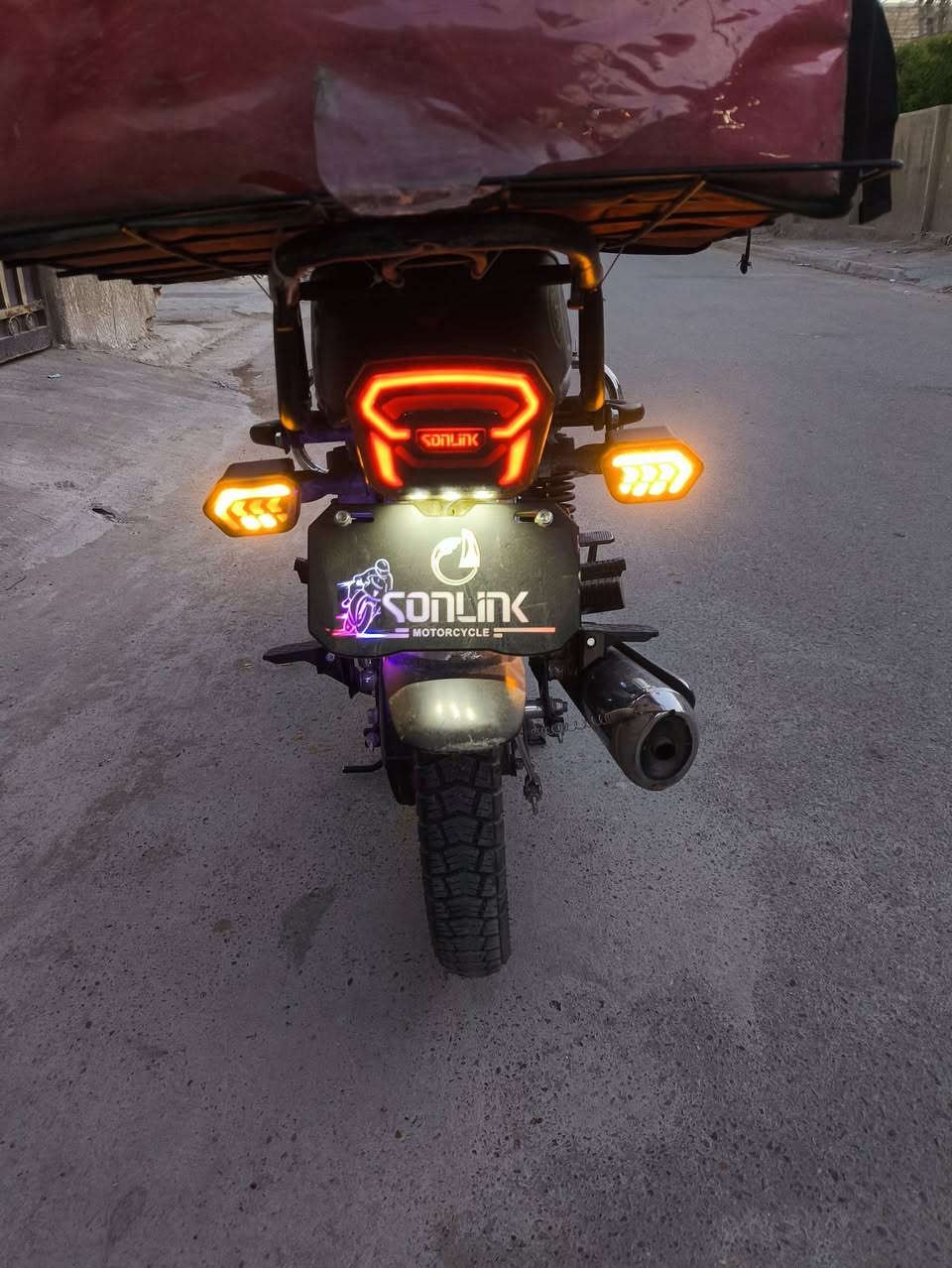 مراوس بفروزع 06 أو 08 
جديده بعدها بضمان الشركه 
موديل 2025 دراجه تخبل ما شاء الله 
اوراق المعرض بيها و منفيست دخول 
بغداد الامين ***********
