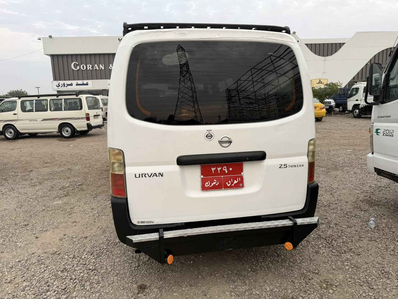 نيسان ئورفان  موديل2010
سياره سنويه جديده تايرات  جديده 
حداديه جديده
دوشمتان حلوة
مكينه كير اكسل بشرط
سياره نظيف 
مكان كلار 
سعر/155بي مجال قليل
رقم تليفون/***********
