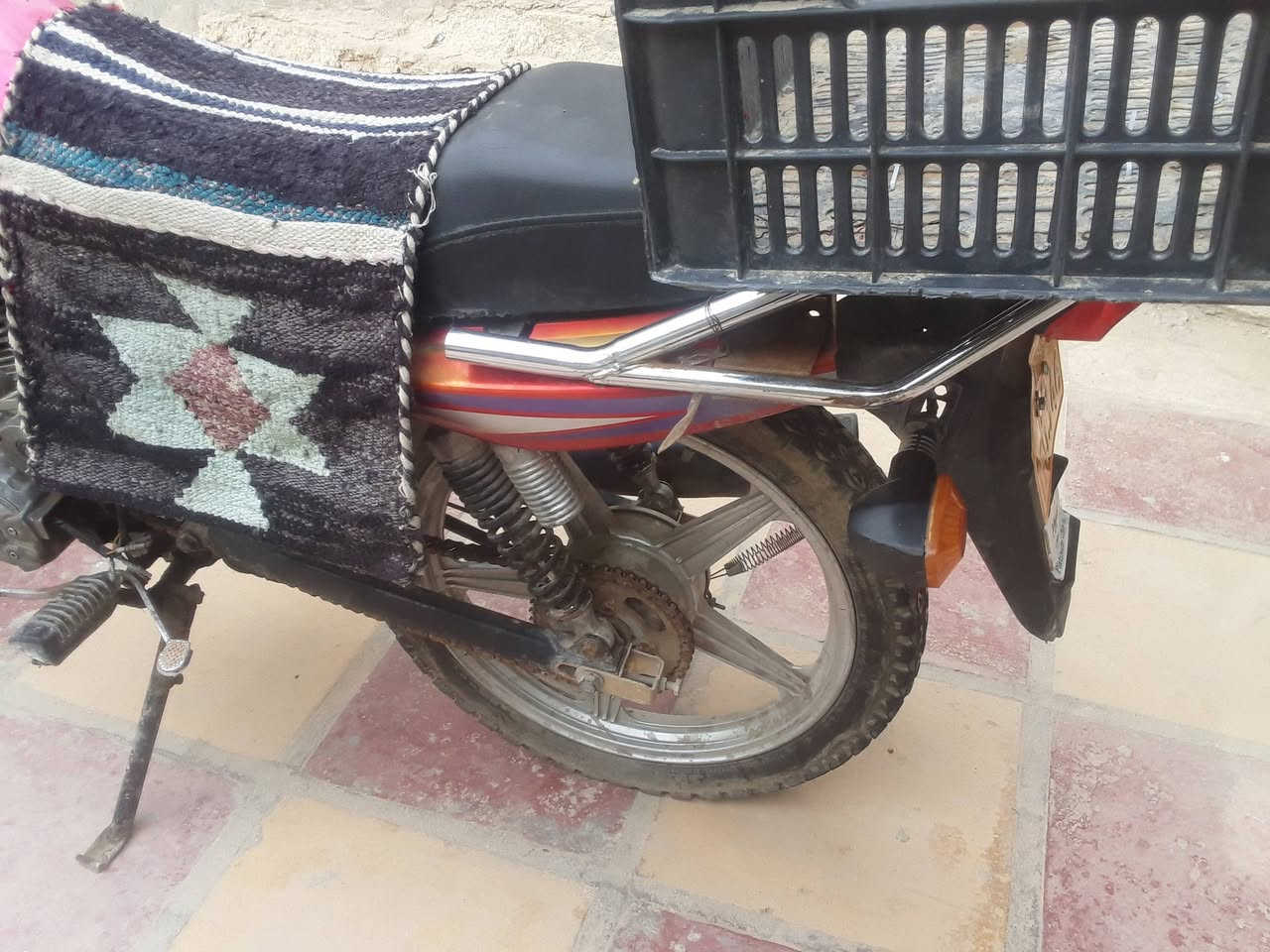 دراجه دايوان مستعمله بدون اوراق اتعهد بيها للبيع ب 250 قفل جنت اروح وارجع بيها هسه مو بحاجتها شغاله نظافه وسط  مكاني حله ش 60 رقم موبايل *********** اتصل او راسل
