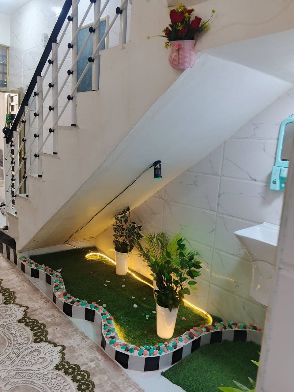 بيت ل بيع المساحه 100 متر 😇البيت طابق ونص 🏠يباع عل مبادره 
✅ستقبال مفتوح ع صاله باب دفتري 
✅ غرفه عدد 2
✅صاله عدد 2
✅مطبخ
✅ صحيات عدد 3
المكان حي النداء شارع المجمعات شارع 60 مال الاطفائيه وجامع الاحسان
البناء طابوق نهروان والسقوق صب كونكريت
السعر 90.💰 وبي مجال 
يباع عله مبادره 

للاستفسار***********
#ملاحضه_يوجد_واتساب 📩📩
