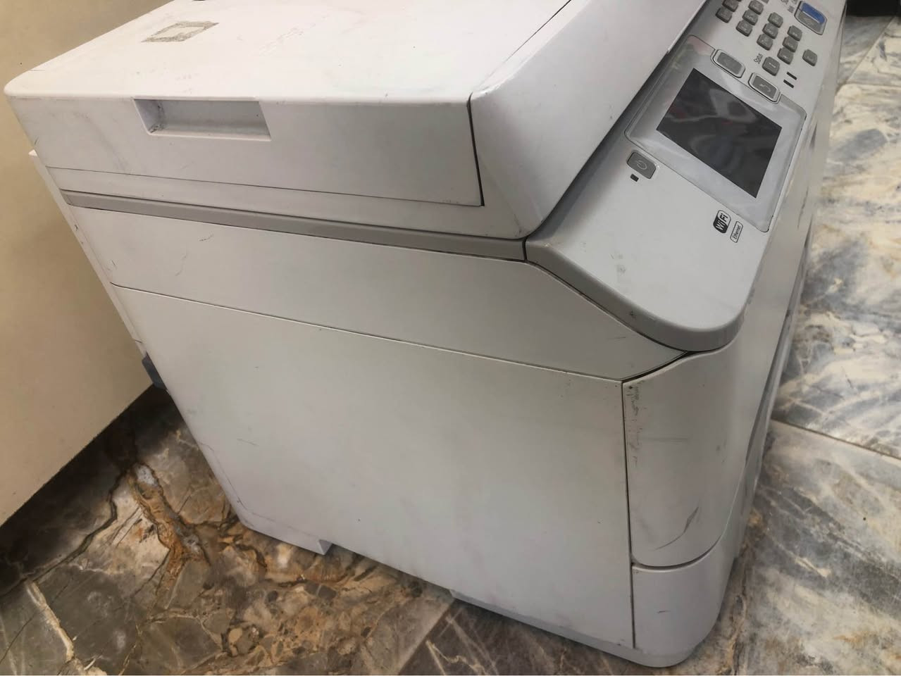 ابسون 5620  
طابعه واي فاي 
شاشه لمس 
وجهين  
تسحب جميع انواع الورق السميك الخاص بالصور 
الفوتو
طابعه نضيفه  وصورتها كلش حلوه  وهيدها نضيف 
تسحب 20 نسخه بالدقيقة طابعه عمليه  وحلوه 
((((((((ملاحظه )))))))(
مجر الورق الي جوه مرات يسحب مرات نايسحب   اما مدخل الورق الفوك شغال 100‎%‎ Singapore


**إذا كنت صاحب هذا الإعلان وتريد حذفه لأي سبب، رجاءا أرسل رسالة إلى الدعم الفني**