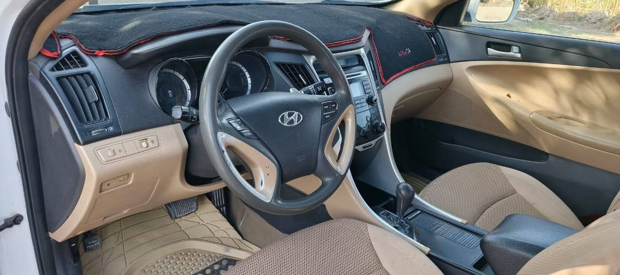 سوناتا موديل ١٢ خليجي مكينه ٢٤٠٠ رقم سليمانيه نكليزي باسمي تريد تحويل تريد وكاله بيه قطعتين صبغ بدون دواخل السياره جاهزه من كلشي تدفه تبريد اي نقص مابيه تخم تاير 
السعر ١٣٠ وبيه مجال الاتصال ***********
