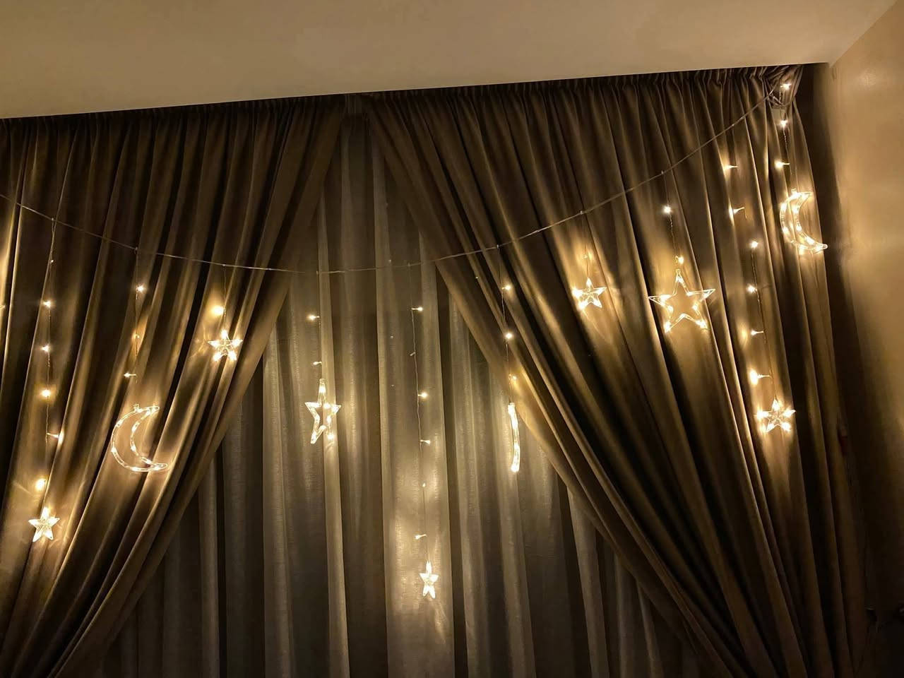 الأرجوان للتسوق المنزلي 🌹
نشرات رمضانيه ضوئيه شلال ذهبي وملون 
#يوجد خدمة توصيل الباب البيت 🚕

#العنوان جلولاء شارع البريد 📭
مجاور شركة رافينا للسفر والسياحة والحج والعمره ✈️
للطلب والاستفسار يرجى مراسلة الصفحه 📩
او الواتس على الرقم ***********
