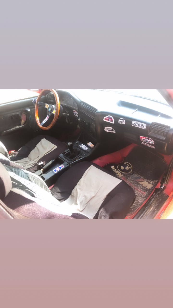 بي أم زعره السنوية جديدة صارلها 12 يوم بـأسم صديقي مصفره مامطلوبة الكهربائات كلها شغاله ماعدا العينه فقط الرون يشكل يصعد وينزل گيج الحماوه شغال
گيج البنزين شغال 
تخم سماعات السيارة بلاد حمرة مصبوغة جماليه صبغتها كلش حلوه المكينة والگير كفاله تخم تاير ويل كب رياضي لايت زنون هورن طاط يشگ الگاع مكانها بصرة السيارة احلى من الصورة 
السعر 37 بيها مجال للطيبين فقط


**إذا كنت صاحب هذا الإعلان وتريد حذفه لأي سبب، رجاءا أرسل رسالة إلى الدعم الفني**