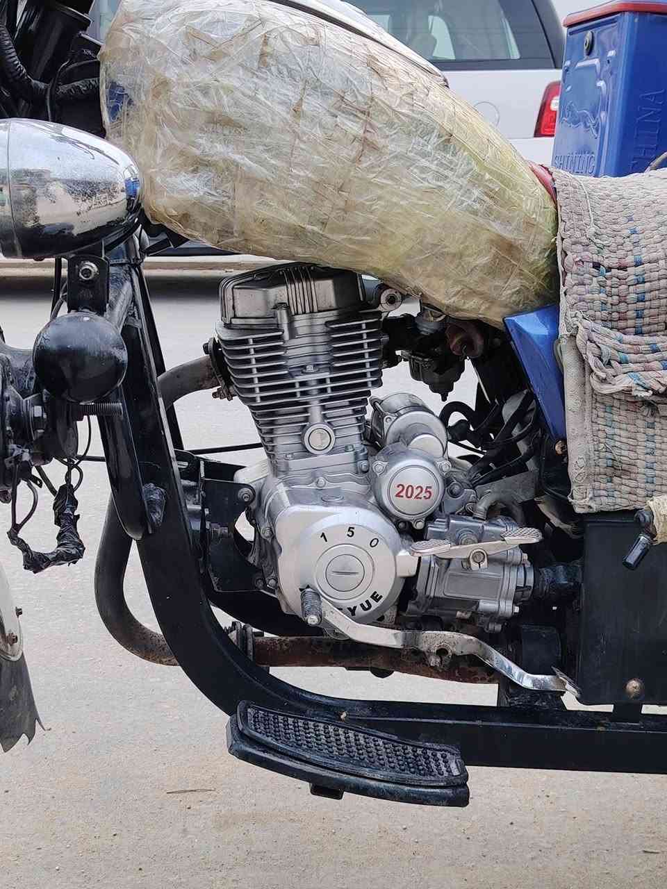 السلام عليكم ستوته للبيع جمره فحل موديل 23طالعه ب24محرك 25دراجه مكفوله كفاله عامه من كلشي رقم ألماني ستوته خير من الله ماناقصه اي شي السعر خاص ***********
