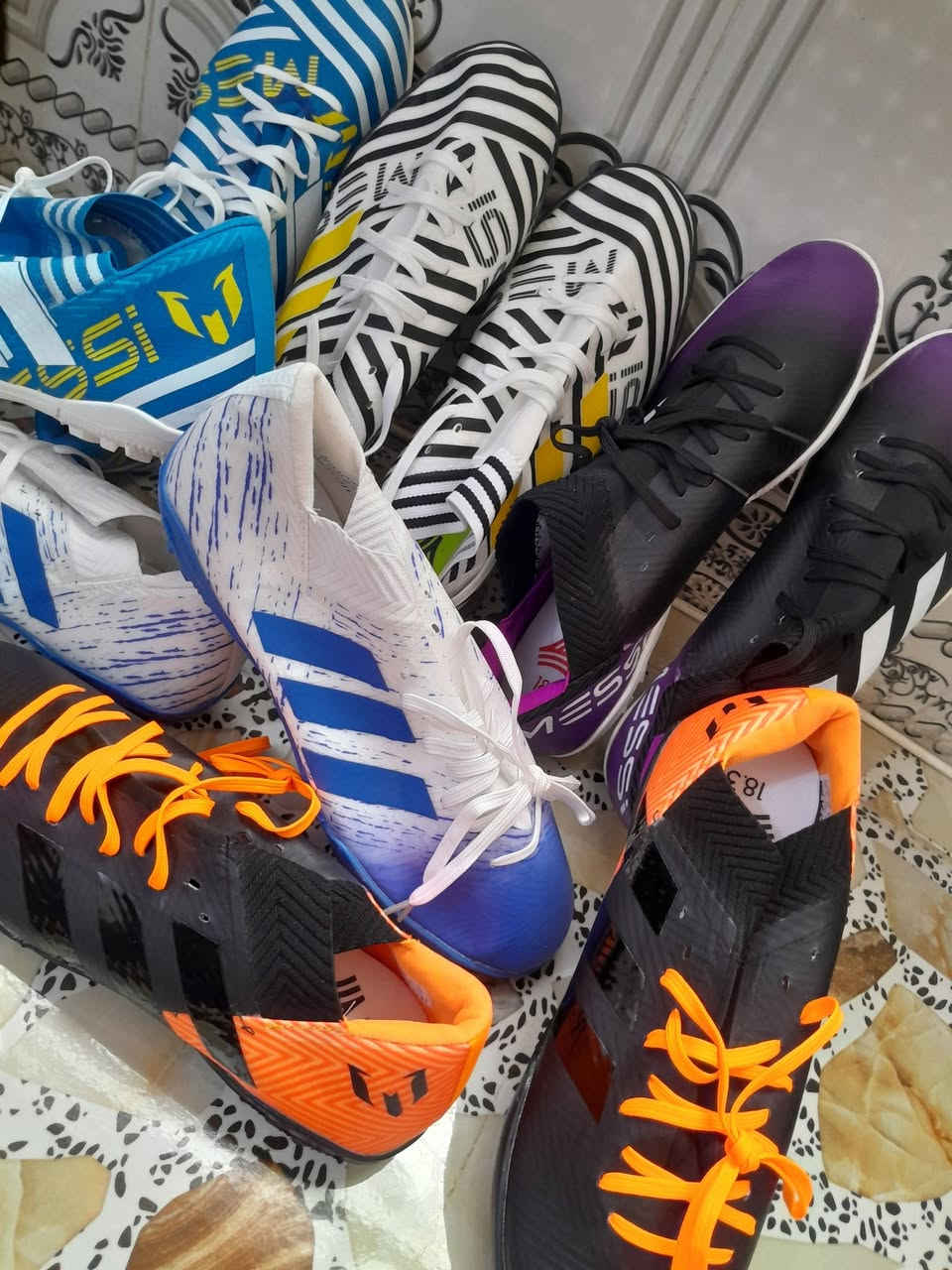 كل مايحتاجه الاخوه الرياضيين تجدونه لدى تجهيزات الزعيم لاتحتاج اتصل وتدلل ***********
