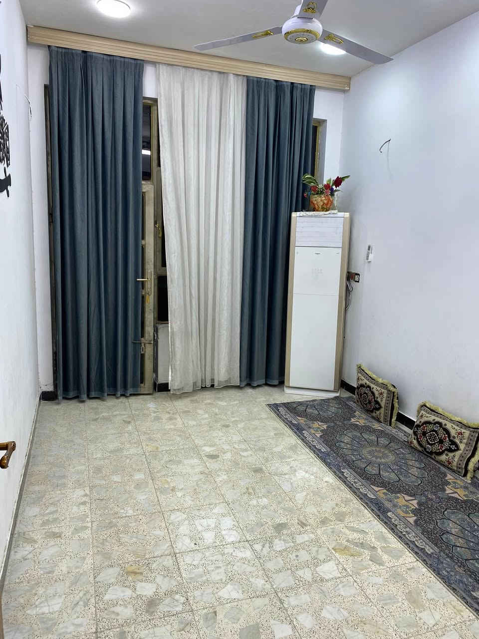 دار للبيع المساحه ٦٠ متر واجهه ٣ونص نزال ١٧ غرفتين فوك وجوه استقبال وحولي او مطبخ والخدامات فوك او جوه البلديات ضياء الحلفي خلف عمارة ابو اسعد قريب فرع مطعم نعناعه السعر ١٢٥ ومجال قليل ***********بناء درجه اوله سنت البناء ٢٠٢٣
