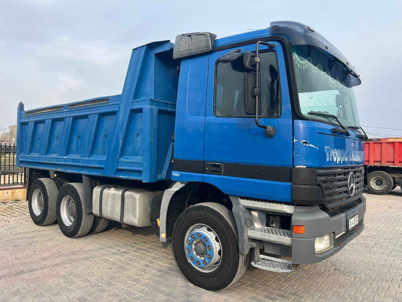 السلام عليكم
 قلاب أكتروز سكس بلادي
  مجموعة  نص gfخفيف  مارسدس
 موديل 2000  حجم 2640 
 كير 240 كهربائي مكفول 
قماره محرك  كير  شاصي بلادي 
 رقم جديد دهوك بأسمي 
***********
***********
