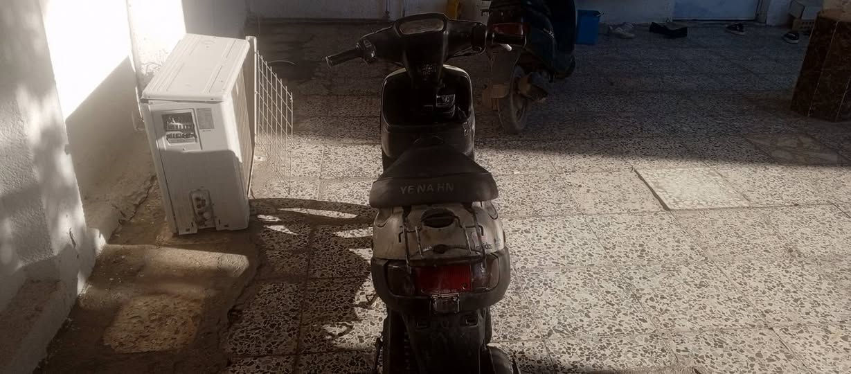 السلام عليكم 
هاي دراجة للبيع 
مفتوحة مرآة وحدة 
سعرة 300 بيهة مجال 
كربلاء ملحق تعاون مقابل نقاطع بلعب تولي
متصل رقم هاتف (***********)
