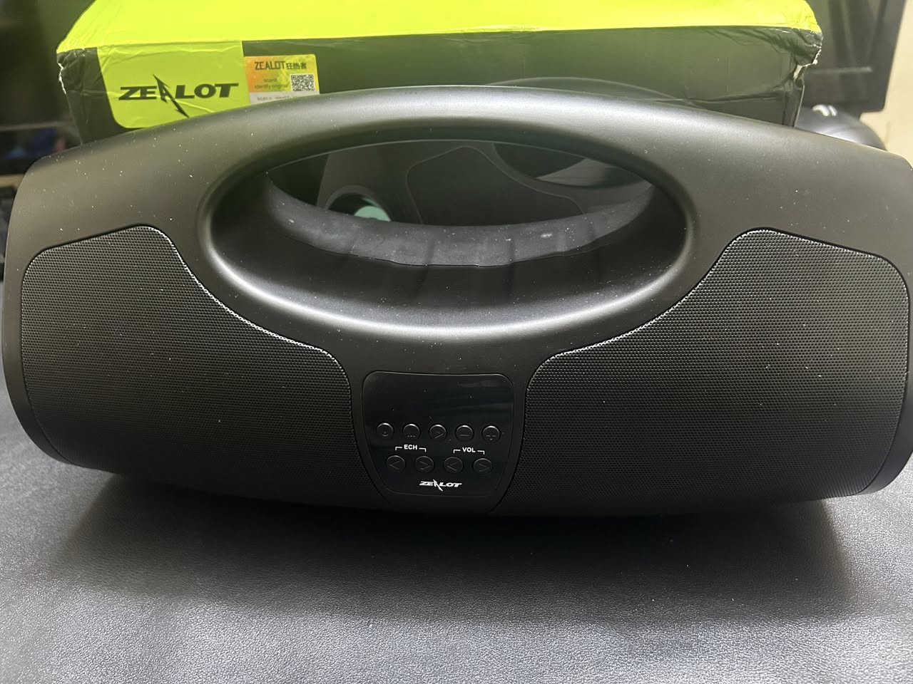 للبيع زيلوت اصلي جديد صوتهه قوي جدا وواضح سعرهه ٤٠ الف عنواني بغداد الاسكان *********** يتوفر توصيل
