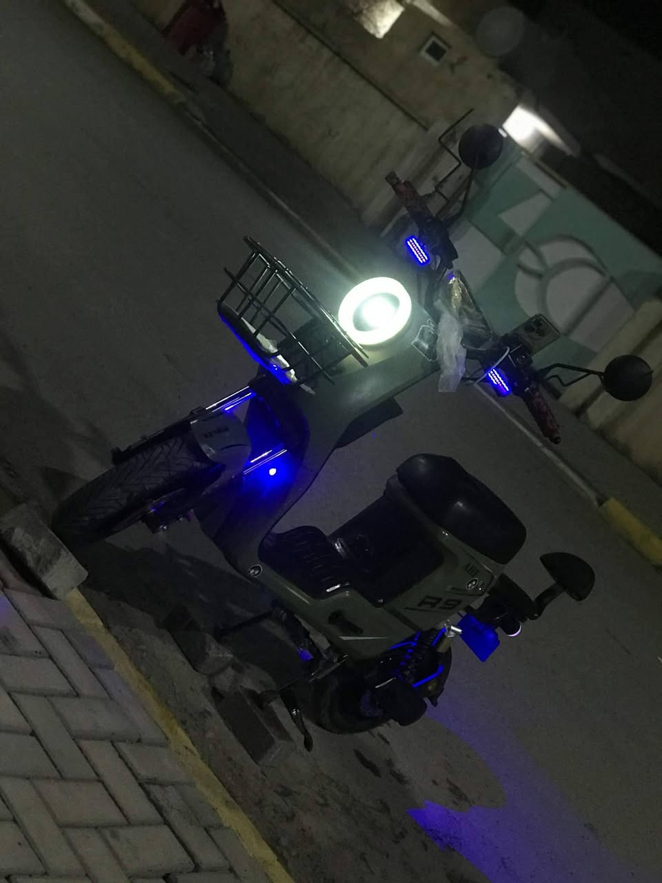 اسلام عليكم ماطور R9 للبيع
5بطاريات دبل 
فول مواصفات
السعر 450وبي مجال
الرقم***********
