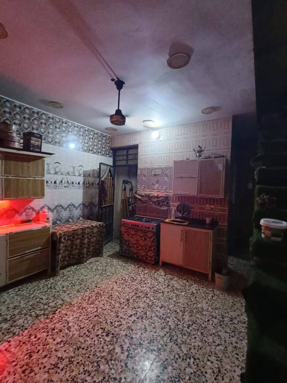 السلام عليكم دار للبيع 100 متر طابق واحد كافت خدمات بغداد الكمالية كاع ابو رشاد ***********

