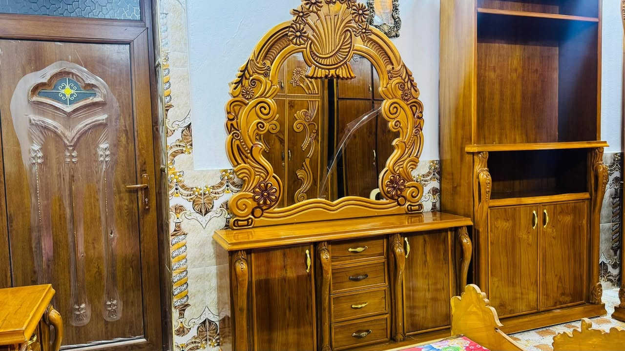 يوجد غرفه نوم صاج عراقي شرط حطاطه فصال خشب درجه اولئ السعر مليون و٥٥٠ وبي مجال بسيط للاستفسار اتصال ***********
