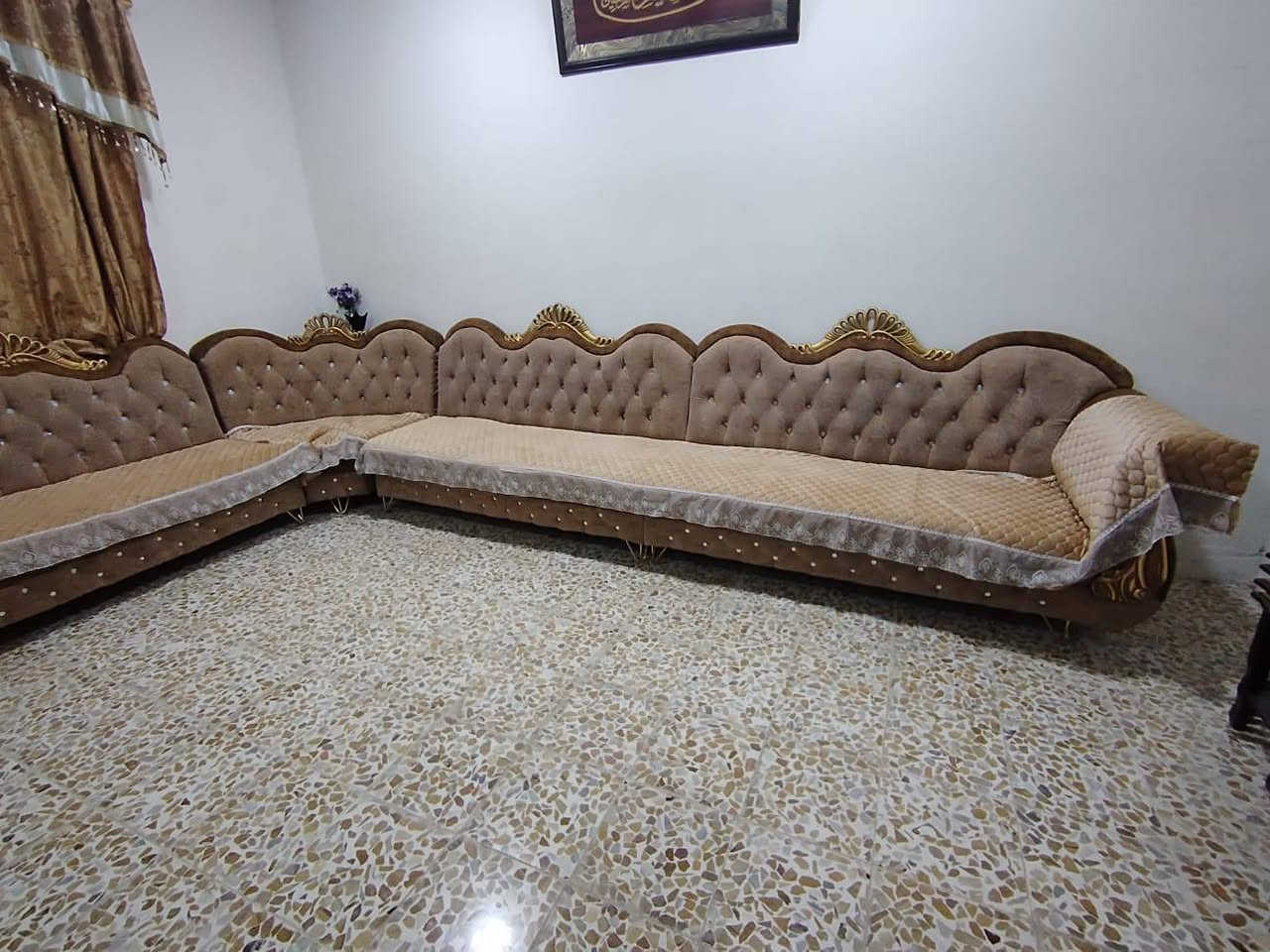 قنفات للبيع  السعر  450 وبيها مجال الا تصال ***********
