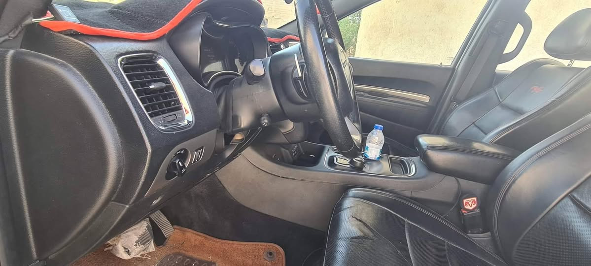 دورانكو2014 Rt

#المواصفات -2014
1- محرك  8سلندر بخاصية توفير الوقود ECO 
3-  + ستيرن تدفئه
2- الجنطة كهرباء ٣ اماكن تحكم فتح واغلاق من البصمه ومن مقعد السائق ومن مكان الجنطة
4- ثلاث انظمة للقيادة سبورت و ايكو و اوتو. 
5- حساسات خلفية اصل 
6- بصمة باب وبصمة تشغيل وبصمة وحساسات خارجية لمقبض الابواب 
7- لايت ١٠٠واط اصلي مع حاجب LED . 
8- مرايا جانبية هيترات مع عاكس جانبيه ضوء مع اشاير بالمارية مع تحرك المرايات الجانبية عند الرجوع الى الخلف حسب التحكم 
10- ويل كب حجم 20 .
12- نظام صوت ٧ سماعات داخل السيارة 
من beats audio من شركة apple
13- تحكم كهرباء لحركة المقاعد الامامية 2 
14- تحكم ستيرن كامل امامي وخلفي 
15- شاشة دشبول لمس كبيرة متكاملة الايعازات . وشاشة ٧ انج معلوملت السيارة والعطلات والرسائل...
17- نظام AUX + Bluetooth . نظام ملاحة GBS 
+ ذاكرة ميموري كارد موضعي + USB 
18- مانع تزحلق (انزلاق) .
19- تبريد ٤ قطع اكثر من 10 منافذ
20- الكشنات جلد اسود بلاد تفه تبريد متصل 7راكب منفصل  تبريد و تدفئة و تهوية و مع الستيرن تدفئة وتهوية والمقاعد الخلفية تدفئة
21- كاميرا خلفية دوارة HD 
22-إظهار ضغط الهواء في الاطارات. ومعلومات السيارة   الكترونيا مثل كمية دهن محرك و درجة حرارة المحرك والكير والزيت وضغط الزيت الكتروني .
وباقي مواصفات الدورنكو ⁦✔️⁩  ⭐   
...


**إذا كنت صاحب هذا الإعلان وتريد حذفه لأي سبب، رجاءا أرسل رسالة إلى الدعم الفني**