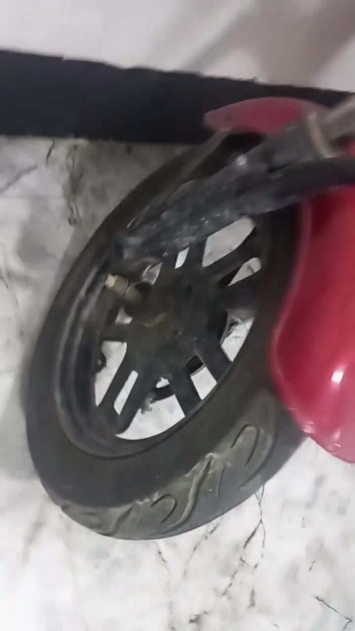 مطور حجم 14 اربع بطاريات شرط جديد ما مغسول تشغيل اسويج + بصمه عن بعد،  3 نمره ، سرعه 60كم/س، المطور معتني بي حيل وجديد السعر 350 وبي مجال الشراي يتصل على الرقم ***********
