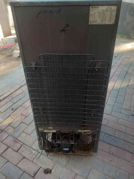 ثلاجه للبيع صناعه هندي نضيفه وشغاله وماطور وغاز جديد للإستفسار اتصل *********** كربلاء
