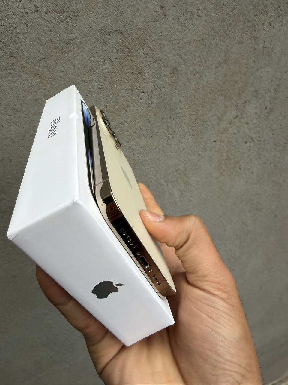 ايفون 14 برو ماكس ذاكره 512 بطاريه 84 الجهاز شرق اوسط عربي AAA ملحقاته كامله فقط الضهر مالته مكسور يتبدل ب25 الف بس اني عايفه بلادي افضل السعر 825 الف وبي مجال حك جيه مكاني بغداد
‭0774 352 4973
