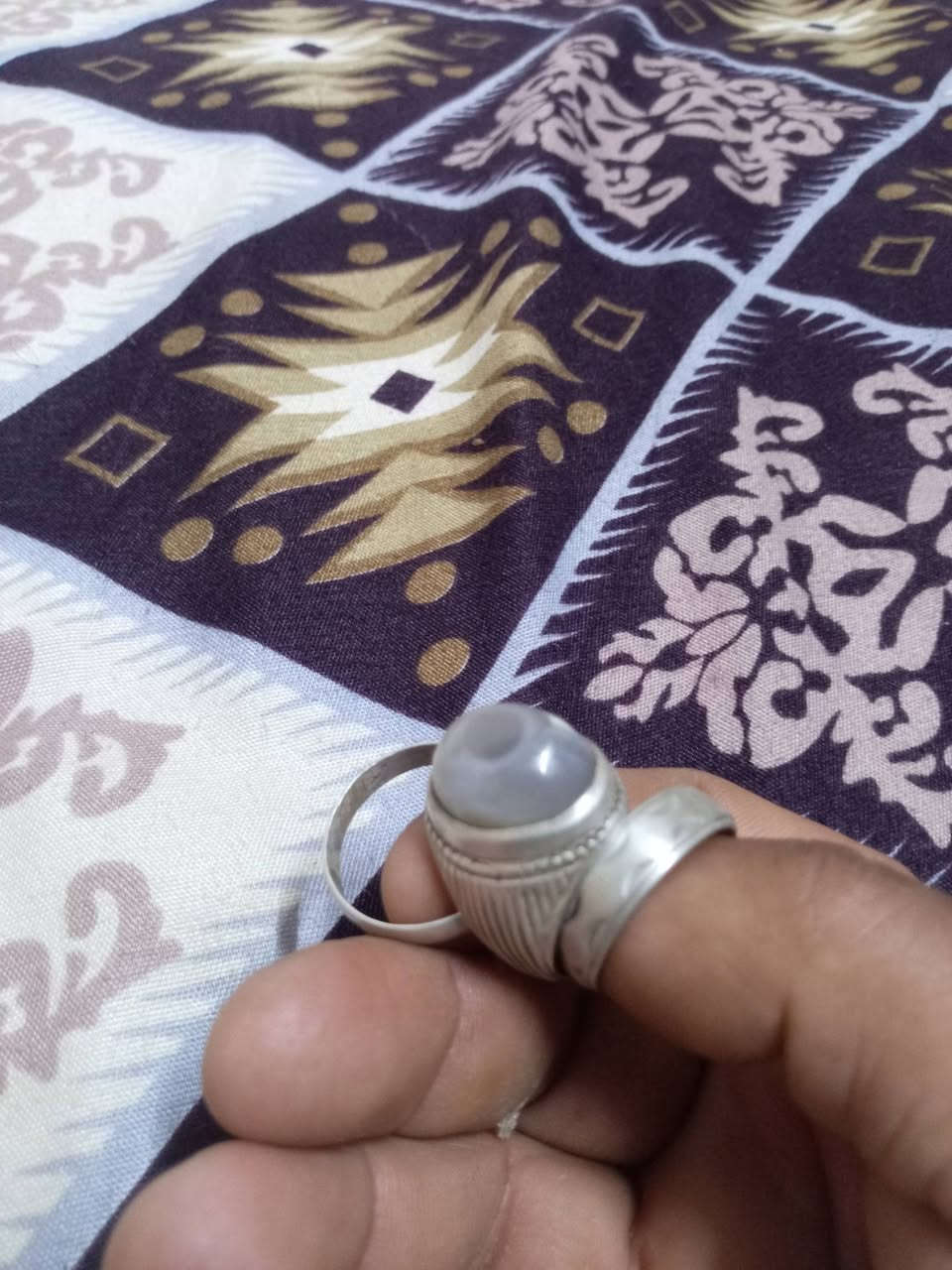 حلقتين ومحبس مكاني حيانيه ماكوتوصيل كلهن(45)قفل قفل سعرثابت بدون حراج ***********
