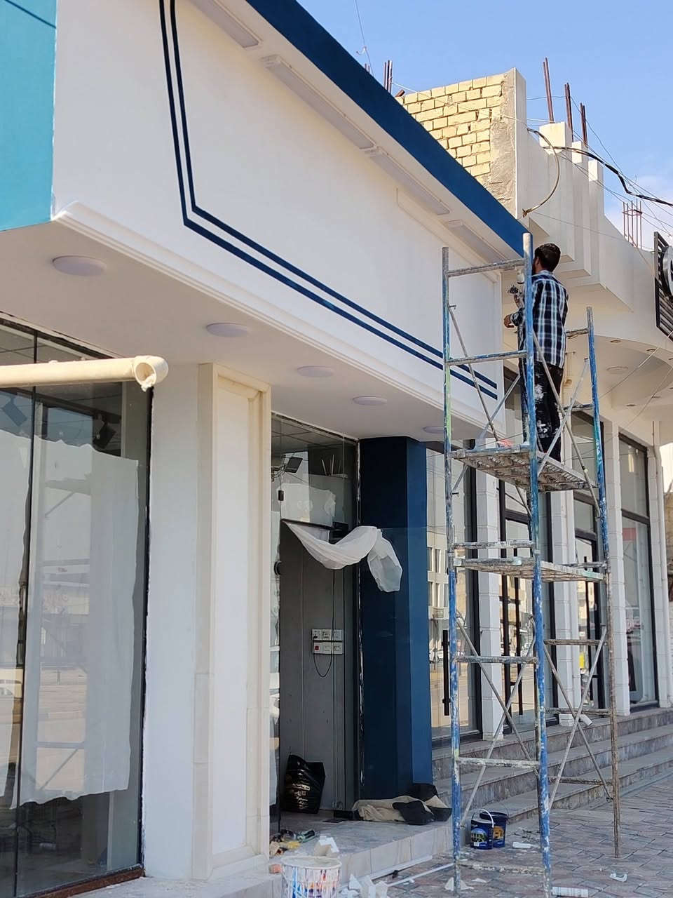 قبل وبعد واجهه محلات انشا الله ينال اعجابكم 
***********
